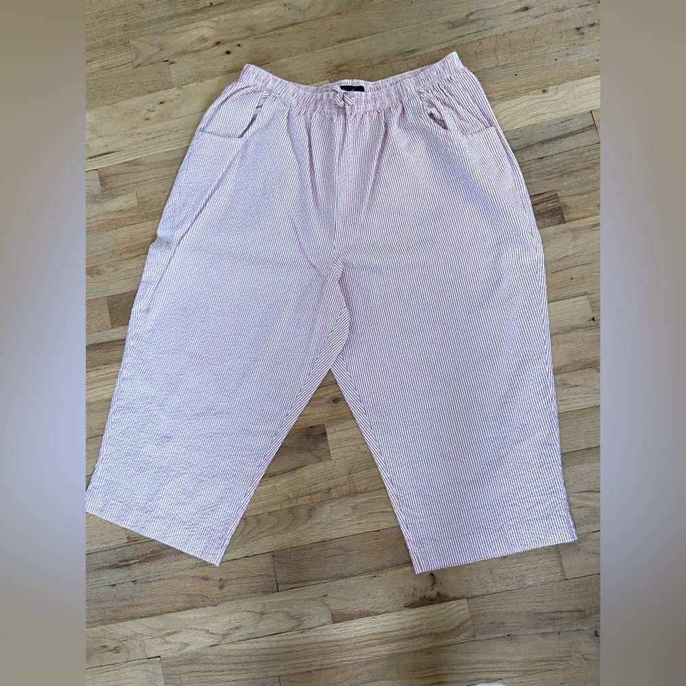 JENO NEWMAN WOMANS CAPRIS
SIZE 20WP